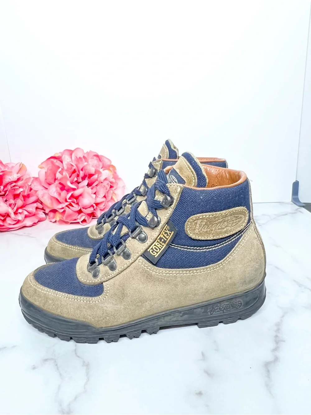 VASQUE Skywalk Hiking Boots Kid’s Size 5.5 (Big Boy) Gore-Tex Waterproof